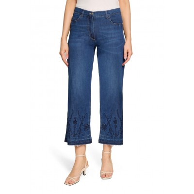 Betty Barclay - 6192 1924 Luchtige half lange jeans met broderie.